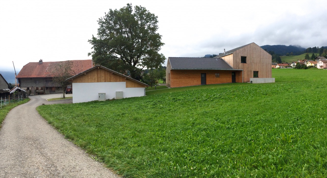 construction maison construction ossature bois maison en bois maison d’architecte maison écologique maison écolo maison éco architecture écolo architecture éco maison bois habitat sain architecture durable architecture contemporaine architecture moderne bureau architectes architecte Fribourg architecte Bulle architecte Romont maison Minergie de deux appartements