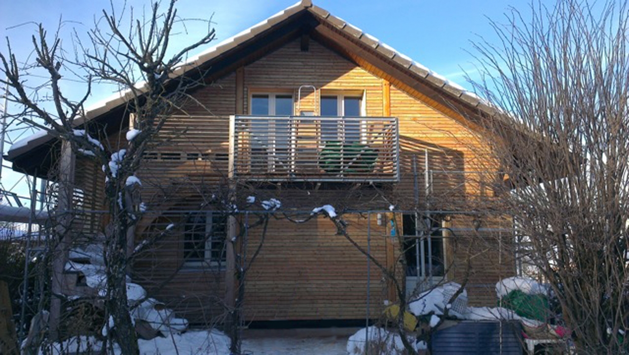 Hausrenovierung ökologische Sanierung Architektenhaus ökologisches Haus umweltfreundliches Zuhause Öko-Haus grüne Architektur umweltfreundliche Architektur Holzhaus gesundes Zuhause nachhaltige Architektur zeitgenössische Architektur moderne Architektur Architekturbüro Architektin Freiburg Architektin Bulle Architektin Romont Sanierung